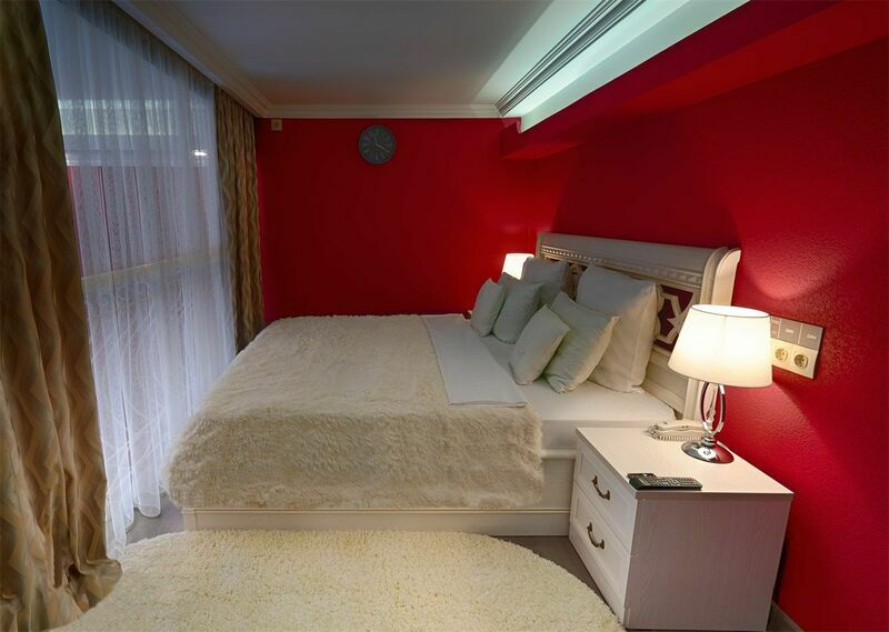 Люкс 4-местный 2-уровневый + (с гидромассажной ванной)