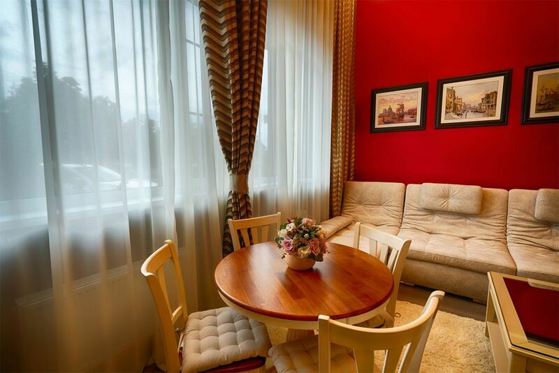 Люкс 4-местный 2-уровневый + (с гидромассажной ванной)