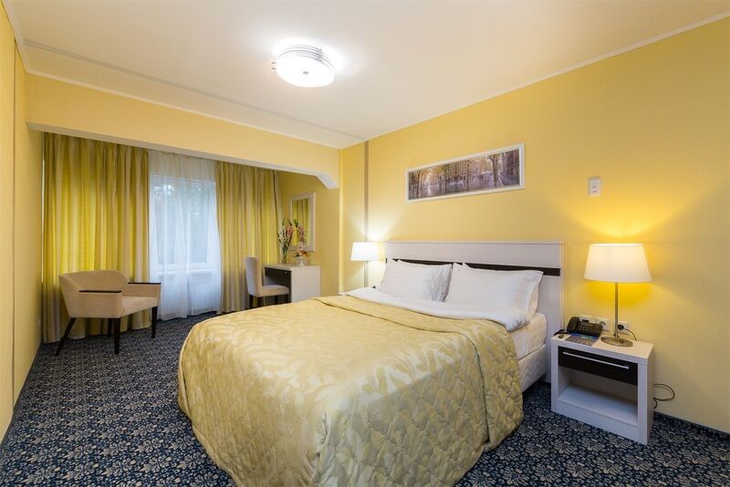 Люкс 2-местный 2-комнатный (главный корпус)