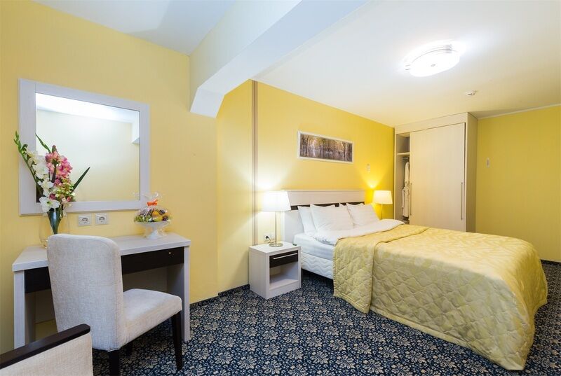 Люкс 2-местный 2-комнатный (главный корпус)