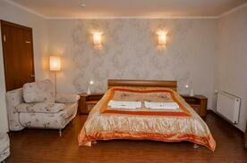 Люкс VIP 2-местный 2-комнатный, Отель Усадьба Еловое , село Новоабзаково