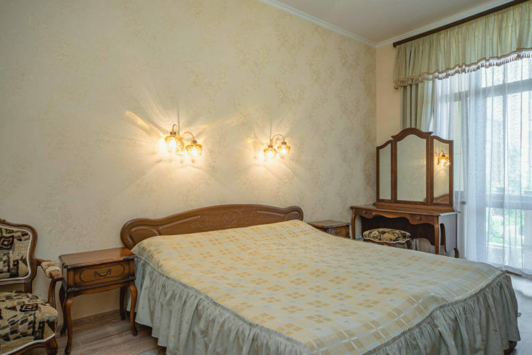 Люкс 2-комнатный (вид на парк) (8)