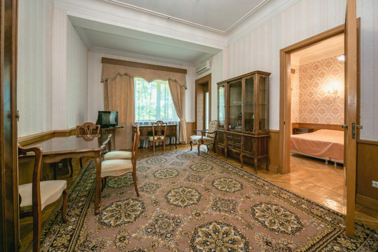 Люкс 2-местный 2-комнатный (корпус 2, вид на парк)