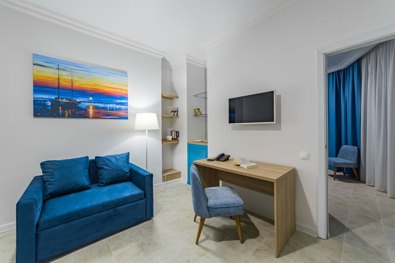 Люкс 4-местный 3-комнатный