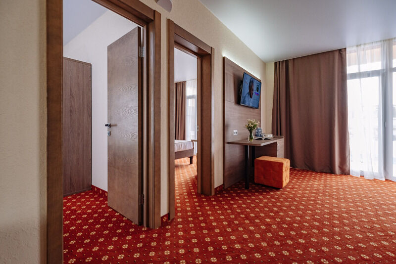 Люкс 3-местный 3-комнатный (корпус 2)